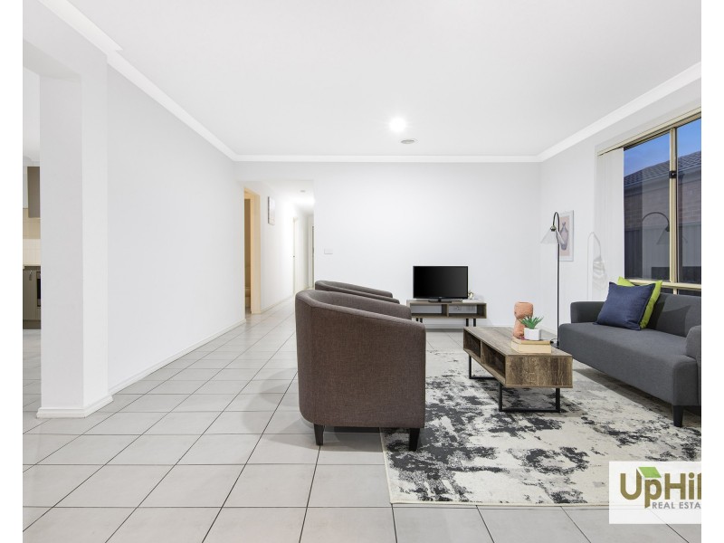 26 Maddock drive, Cranbourne East VIC 3977