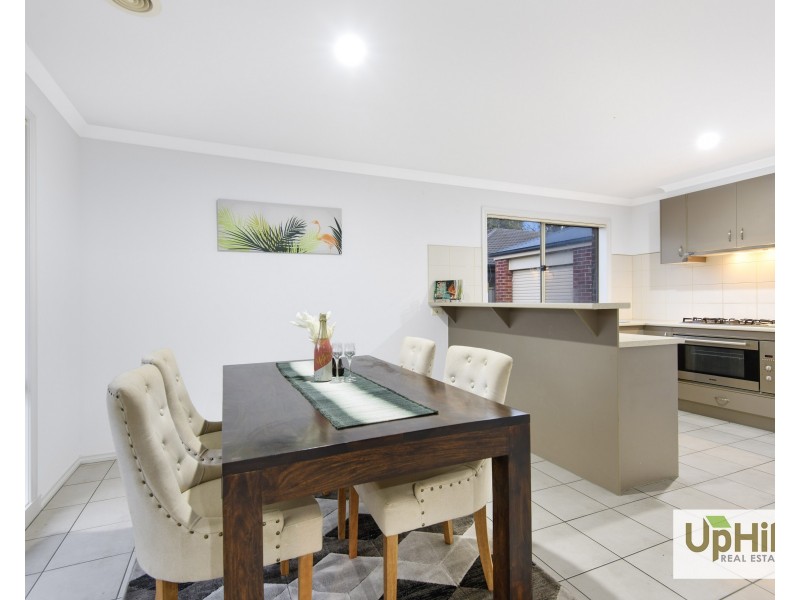 26 Maddock drive, Cranbourne East VIC 3977