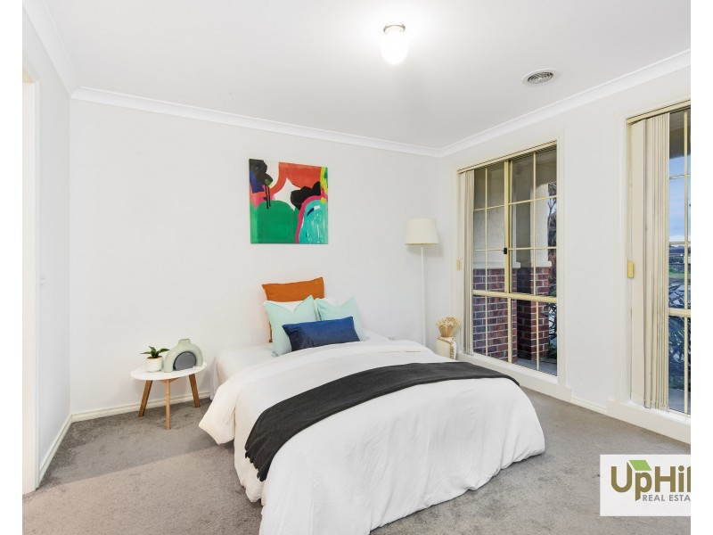 26 Maddock drive, Cranbourne East VIC 3977
