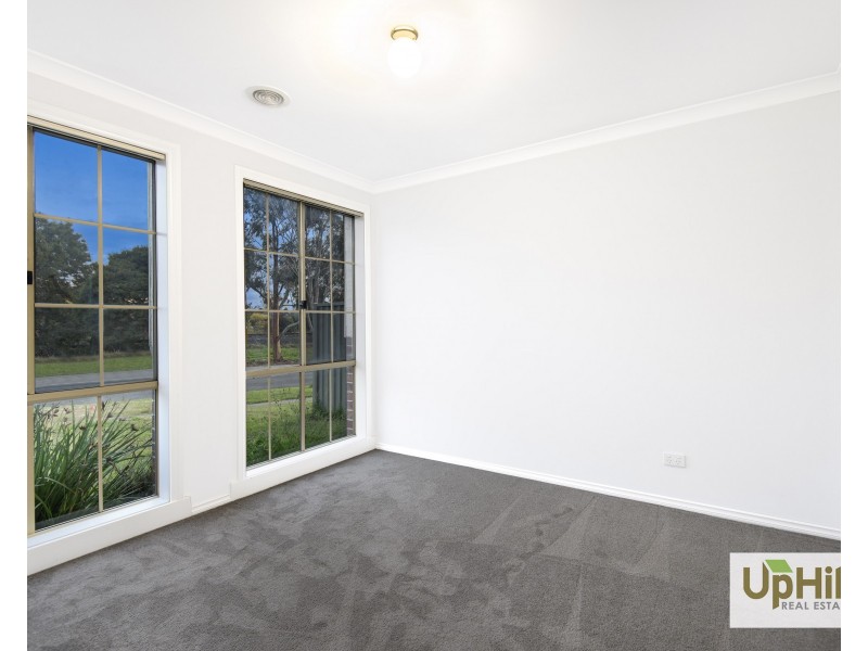 26 Maddock drive, Cranbourne East VIC 3977