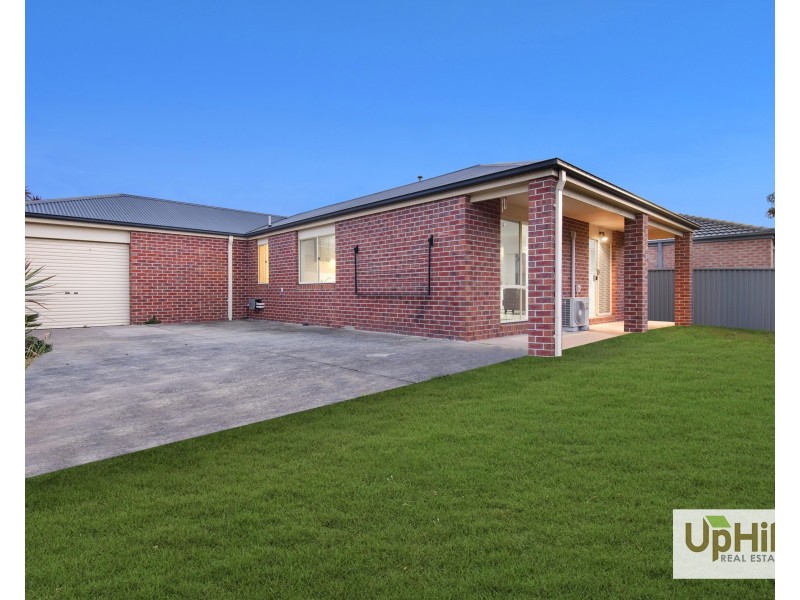 26 Maddock drive, Cranbourne East VIC 3977