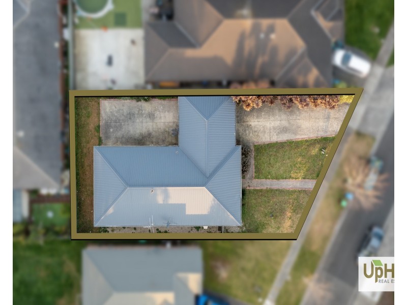 26 Maddock drive, Cranbourne East VIC 3977