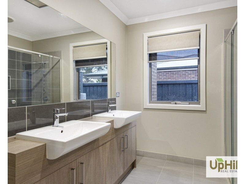 14 Duce Street, Cranbourne East VIC 3977