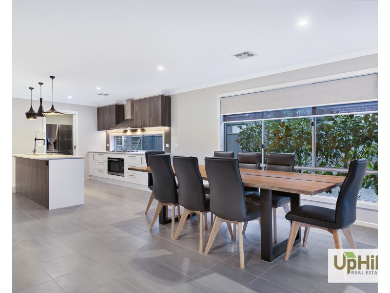 14 Duce Street, Cranbourne East VIC 3977