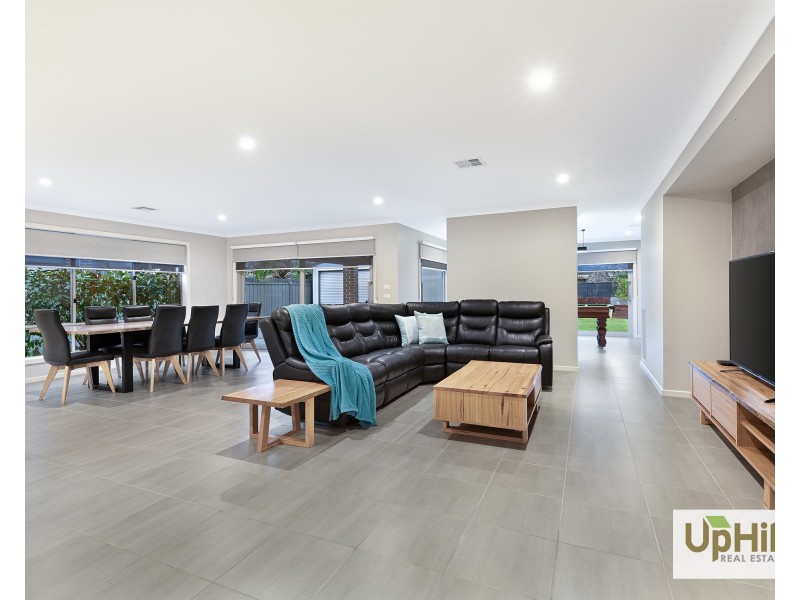 14 Duce Street, Cranbourne East VIC 3977