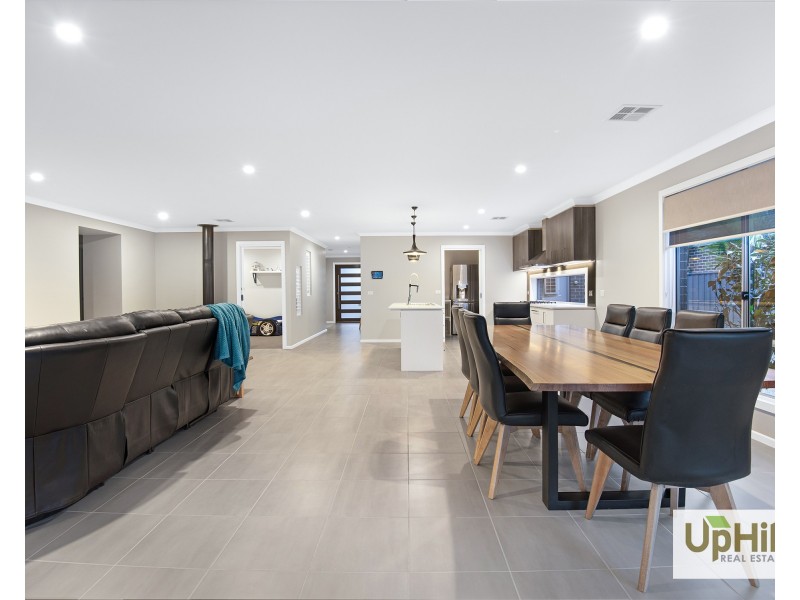14 Duce Street, Cranbourne East VIC 3977