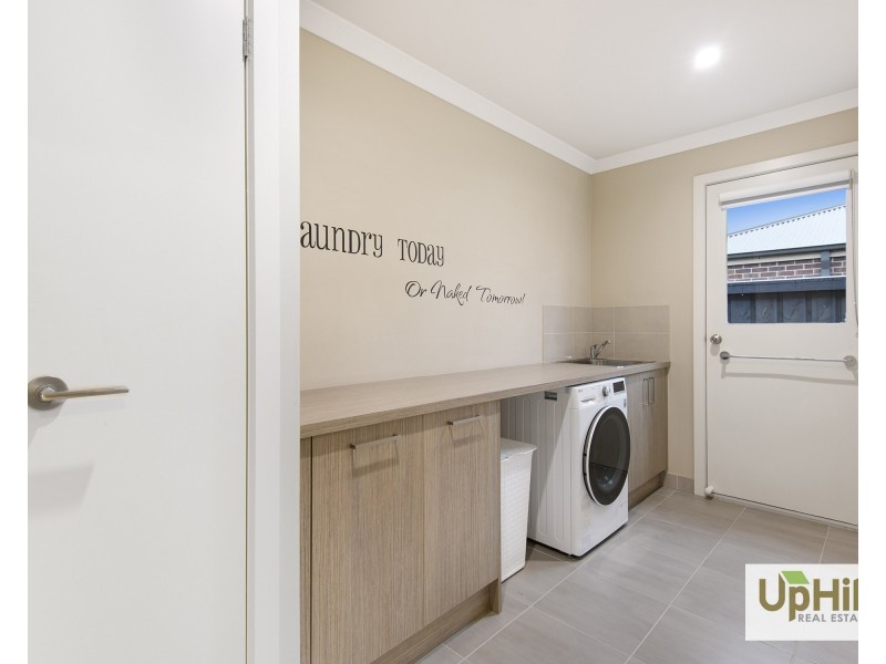14 Duce Street, Cranbourne East VIC 3977