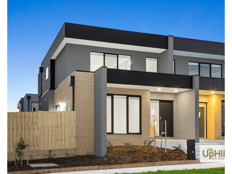 8 Tarnbeck Circuit, Clyde North VIC 3978