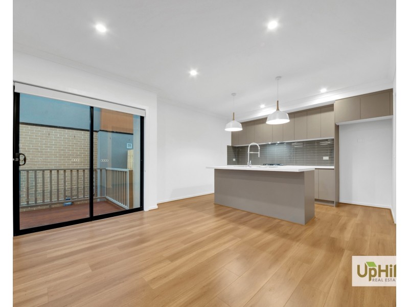 8 Tarnbeck Circuit, Clyde North VIC 3978