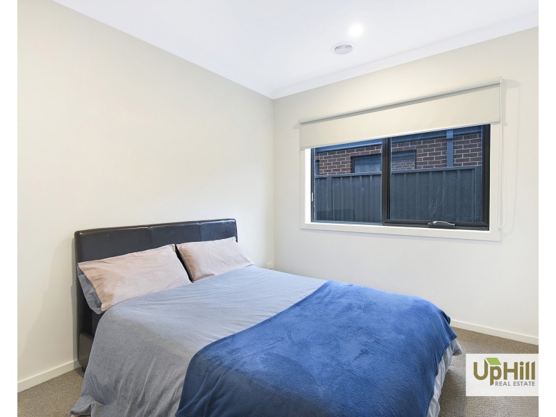 15  Carnelian Circuit, Clyde North VIC 3978
