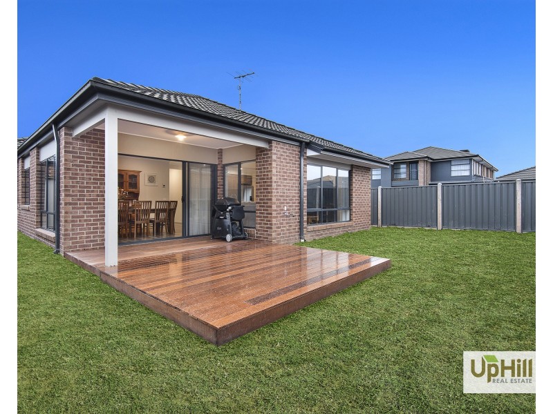 15  Carnelian Circuit, Clyde North VIC 3978