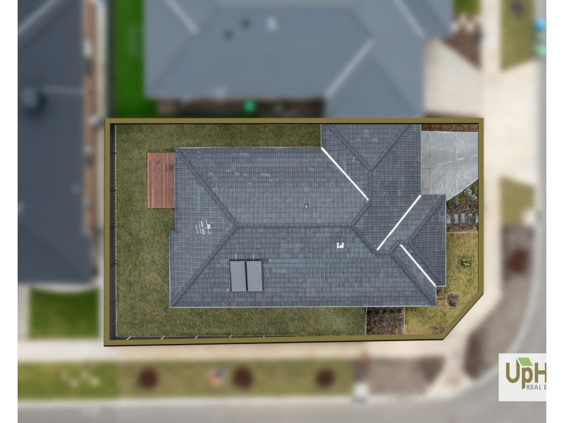 15  Carnelian Circuit, Clyde North VIC 3978