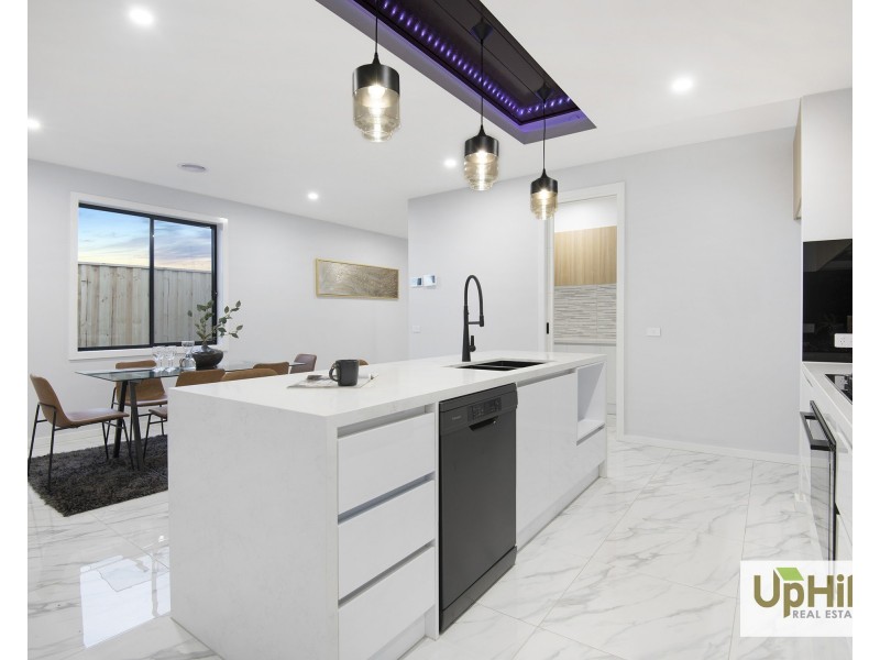 3 Ovens Place, Clyde North VIC 3978