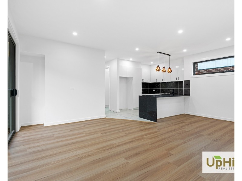 2/35 Manuka Road, Berwick VIC 3806