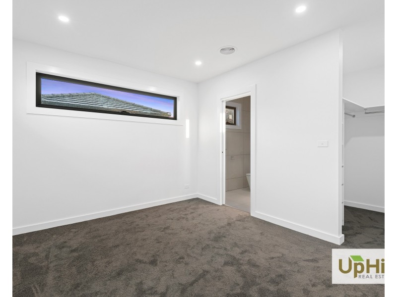 2/35 Manuka Road, Berwick VIC 3806
