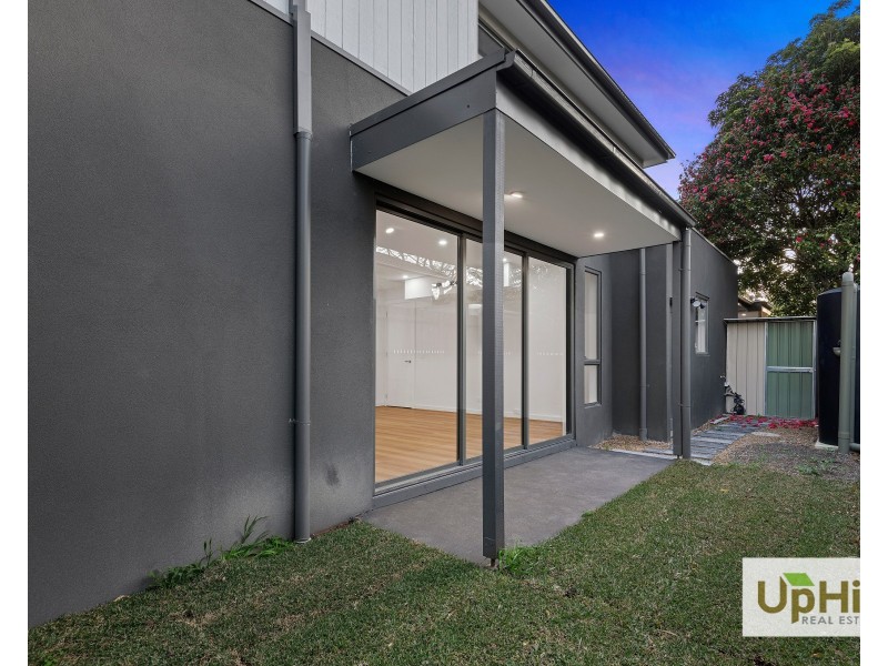 2/35 Manuka Road, Berwick VIC 3806
