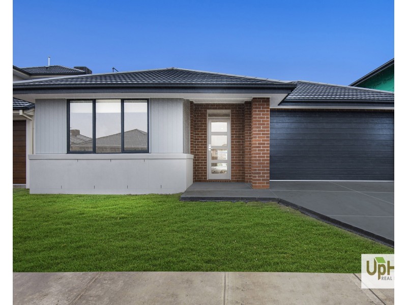 16 Wellingford Road, Clyde North VIC 3978
