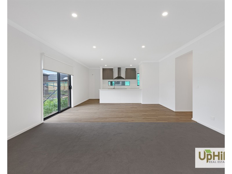 16 Wellingford Road, Clyde North VIC 3978