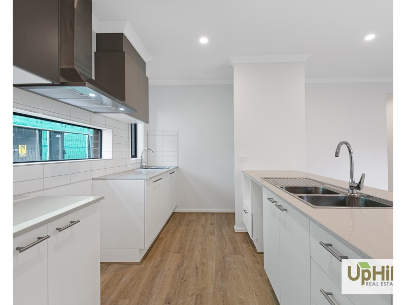 16 Wellingford Road, Clyde North VIC 3978