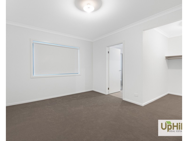 16 Wellingford Road, Clyde North VIC 3978