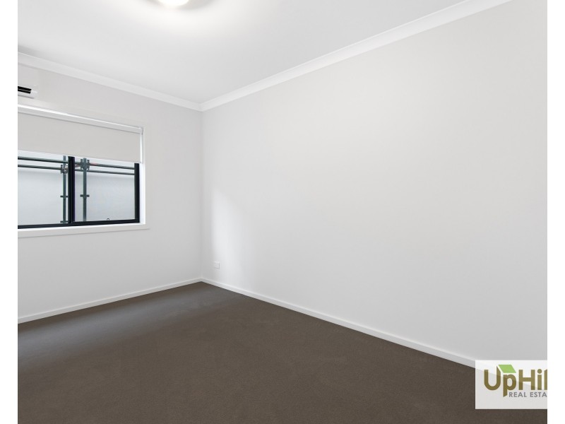 16 Wellingford Road, Clyde North VIC 3978