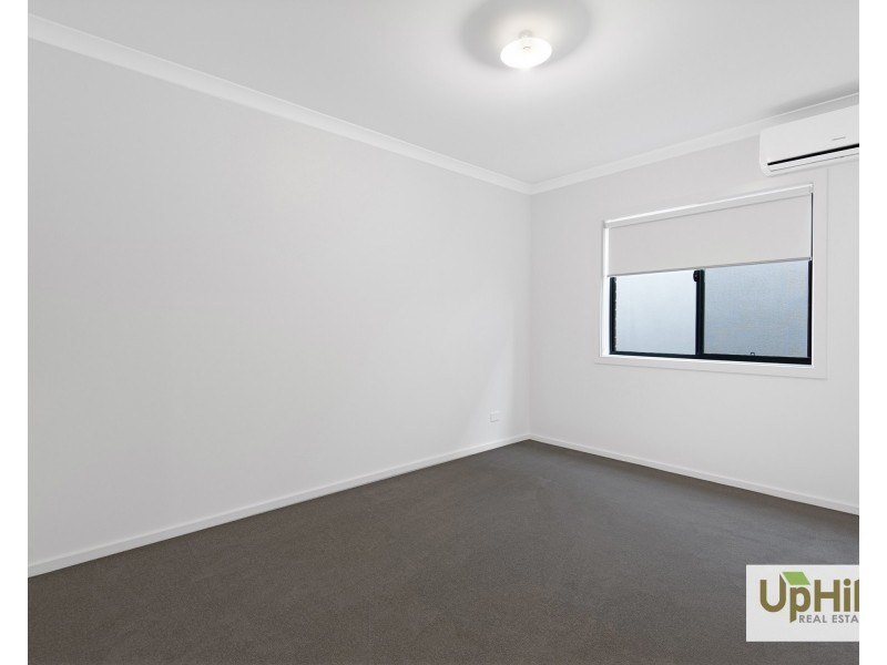 16 Wellingford Road, Clyde North VIC 3978