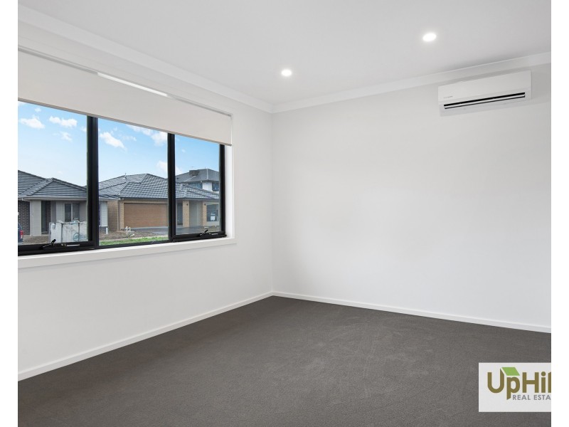 16 Wellingford Road, Clyde North VIC 3978