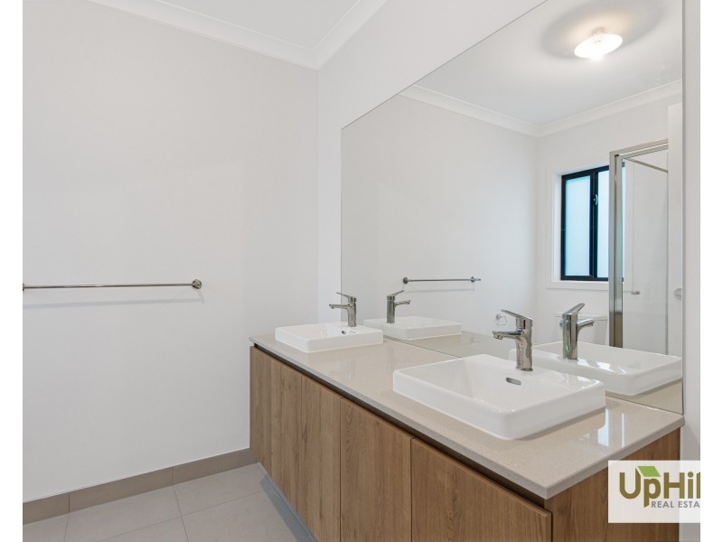 16 Wellingford Road, Clyde North VIC 3978