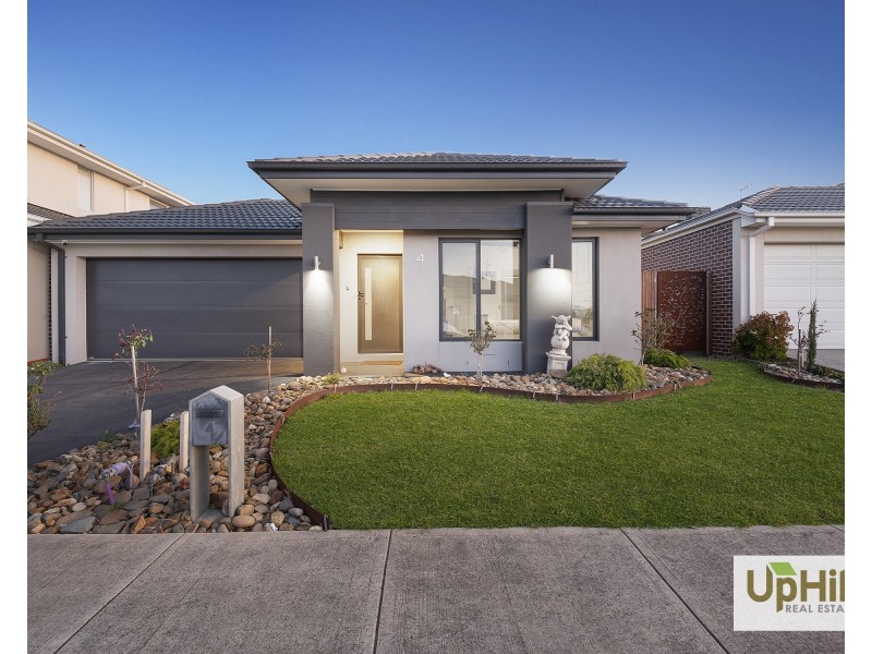 4 Charolais Way, Clyde North VIC 3978