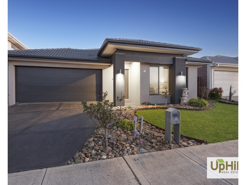 4 Charolais Way, Clyde North VIC 3978