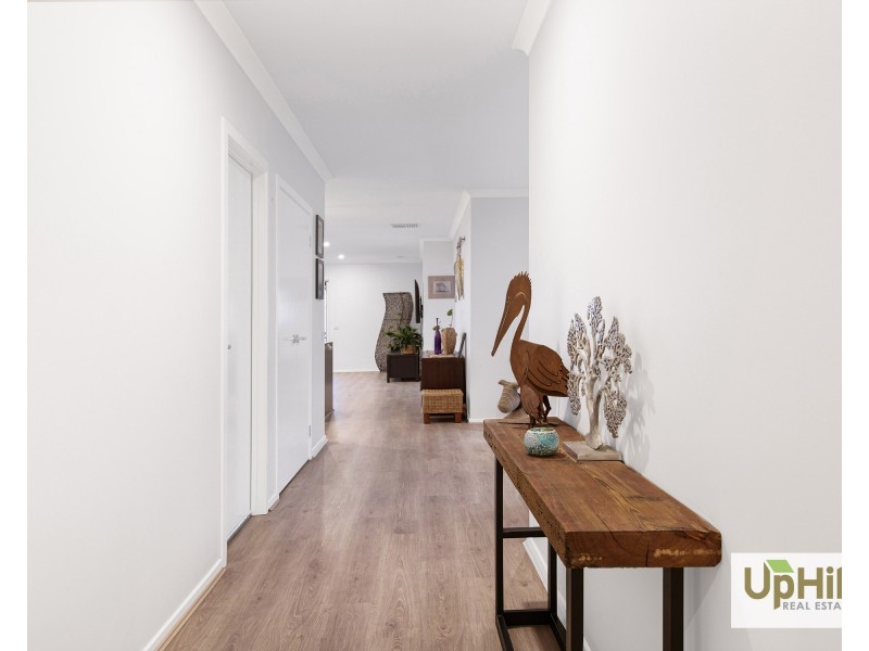 4 Charolais Way, Clyde North VIC 3978