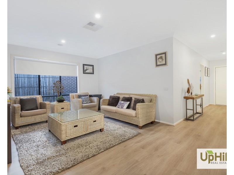 4 Charolais Way, Clyde North VIC 3978