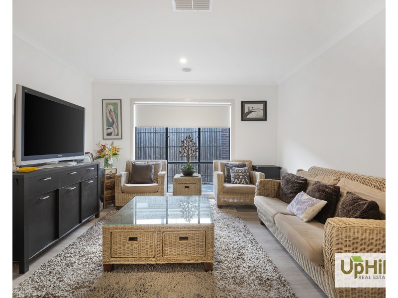 4 Charolais Way, Clyde North VIC 3978