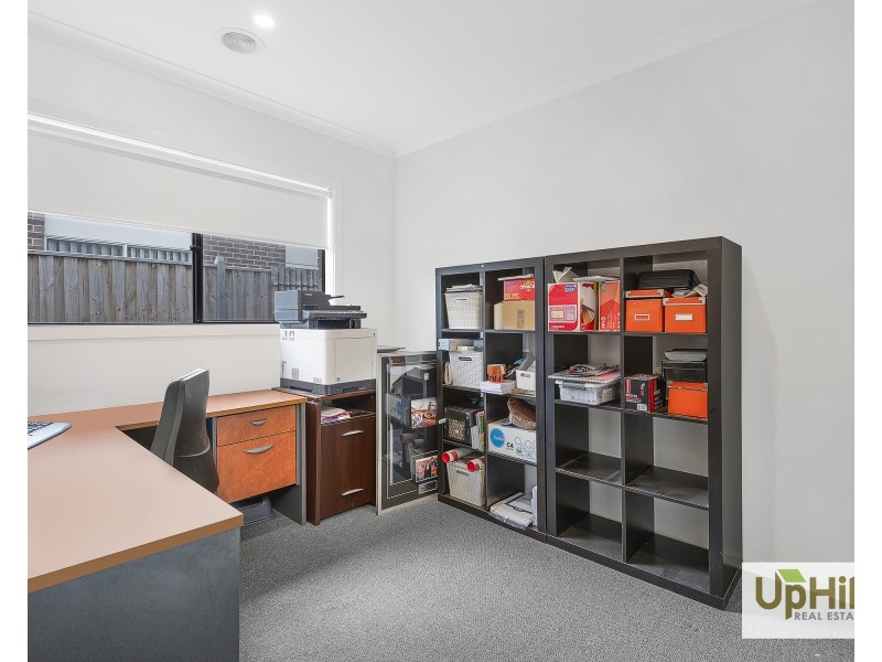 4 Charolais Way, Clyde North VIC 3978