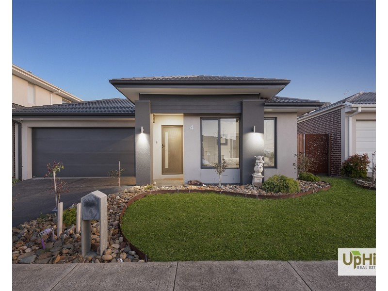 4 Charolais Way, Clyde North VIC 3978