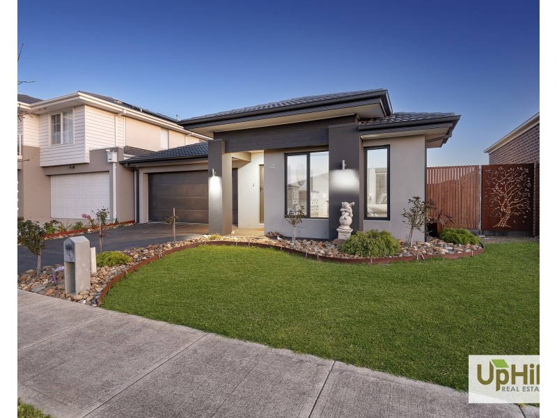 4 Charolais Way, Clyde North VIC 3978