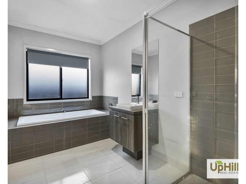 19 Cochin Drive, Clyde North VIC 3978