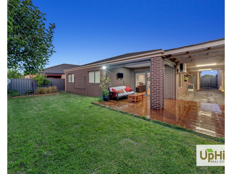 35 Datura Avenue, Cranbourne North VIC 3977