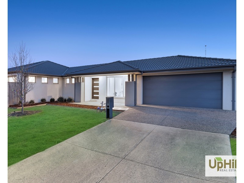 21 Nunkeri Court, Clyde North VIC 3978