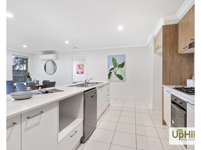 21 Nunkeri Court, Clyde North VIC 3978