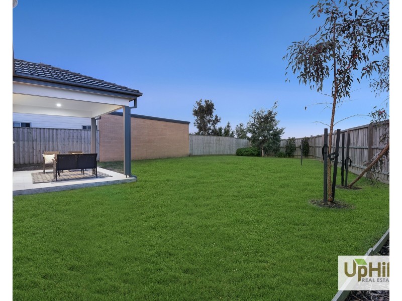 21 Nunkeri Court, Clyde North VIC 3978