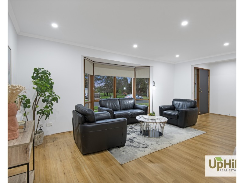 61 Courtenay Avenue, Cranbourne North VIC 3977