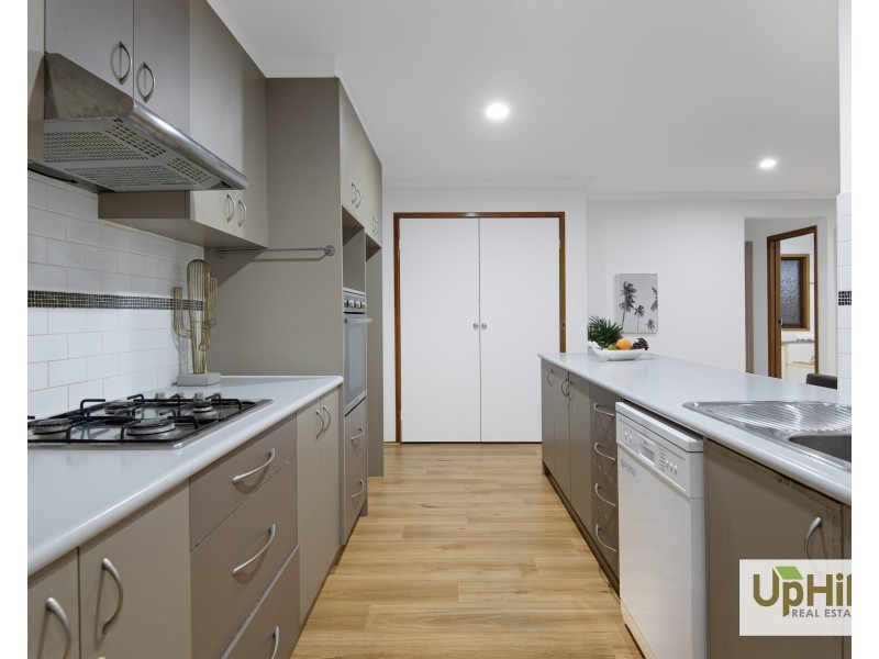 61 Courtenay Avenue, Cranbourne North VIC 3977