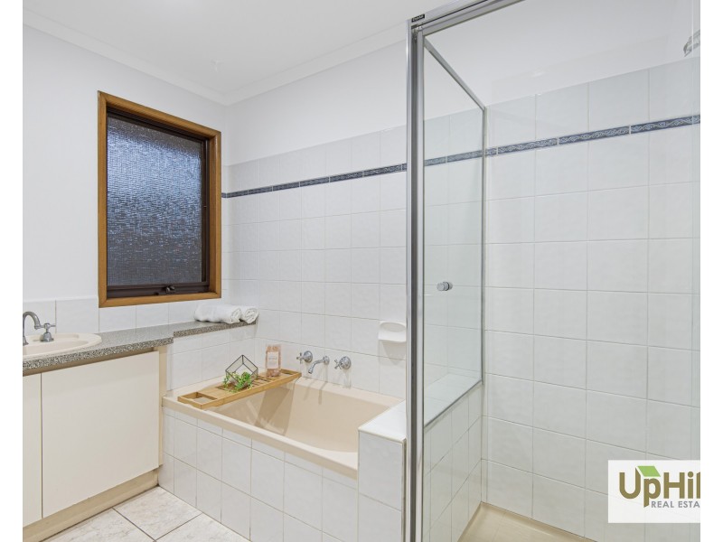 61 Courtenay Avenue, Cranbourne North VIC 3977