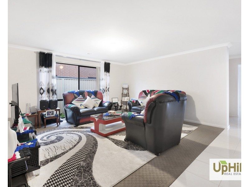 130 Blue Horizons Way, Pakenham VIC 3810