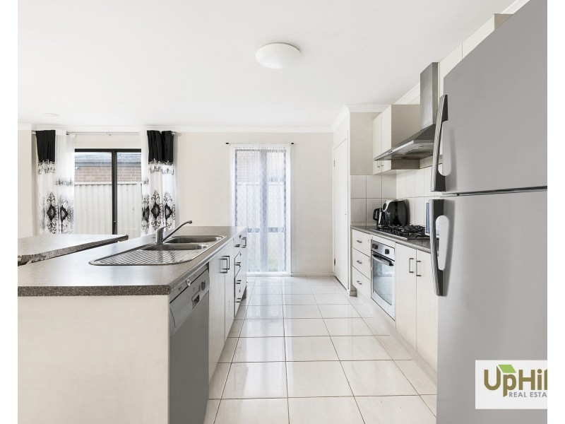 130 Blue Horizons Way, Pakenham VIC 3810
