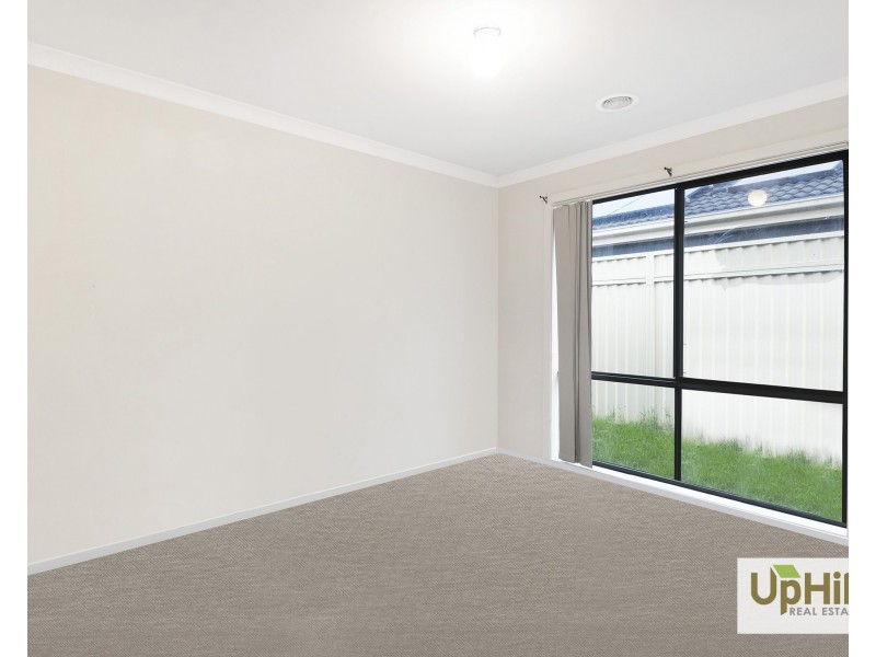 130 Blue Horizons Way, Pakenham VIC 3810