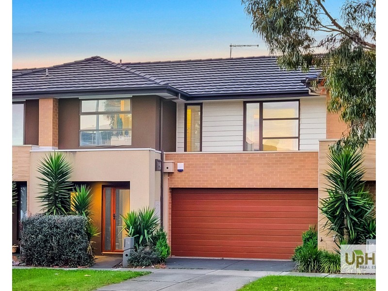 16 Selandra Boulevard, Clyde North VIC 3978