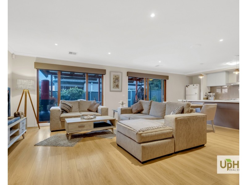 16 Selandra Boulevard, Clyde North VIC 3978