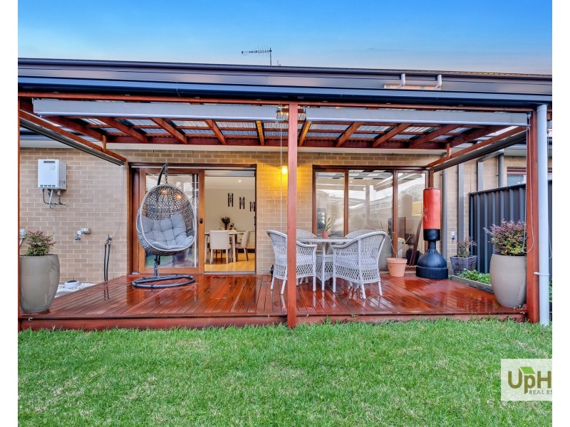 16 Selandra Boulevard, Clyde North VIC 3978